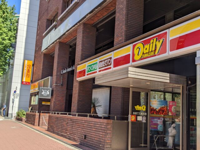 12_コンビニ前を通過