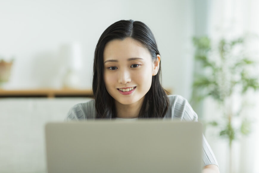 プログラムを受講する女性