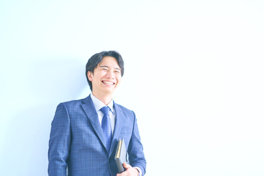 就職活動をする男性